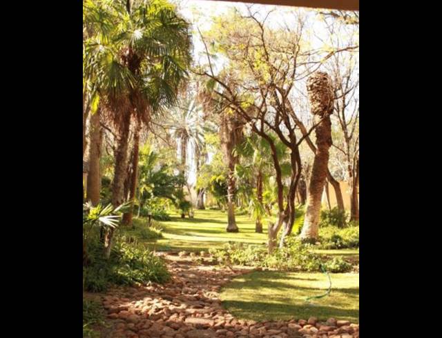 1,000,000M² LODGE FOR SALE IN RUSTENBURG CENTRAL